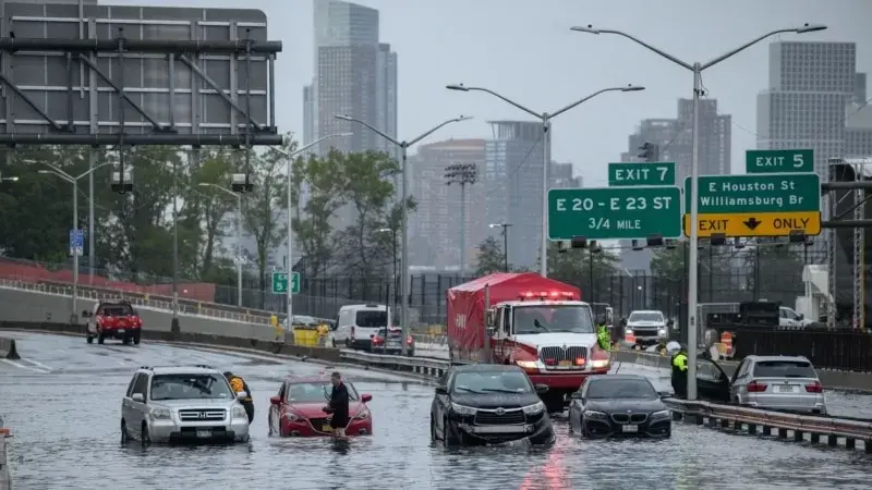 New York’ta aşırı yağışlar yüzünden olağanüstü hal ilan edildi