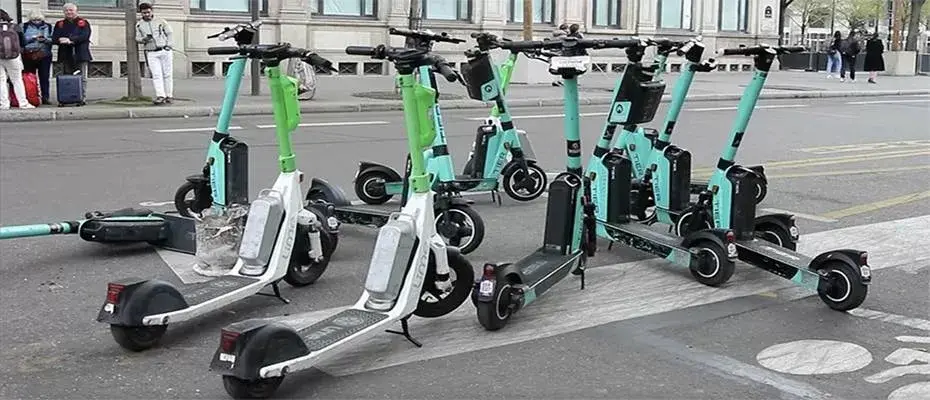 Paris sokaklarında kiralık skuterlerin toplanması için verilen süre doluyor