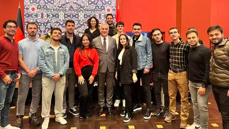 Büyükelçiden genç akademisyenlere ağabey tavsiyeleri