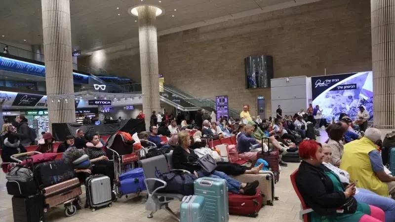 Büyük havayolu şirketleri İsrail'e saldırı sonrasında tarifeli uçuşlarını askıya aldı