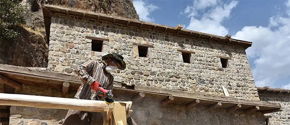 Çukurca'daki tarihi kale evleri turizme kazandırılacak