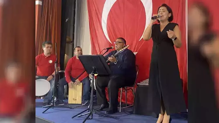 "Cumhuriyet, altın tepside sunulmuş bir hediyedir"