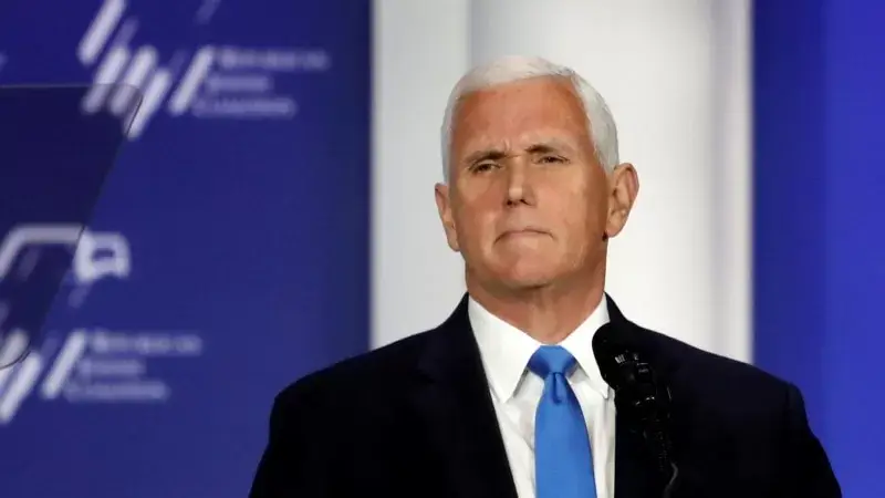 Pence yarıştan çekildi