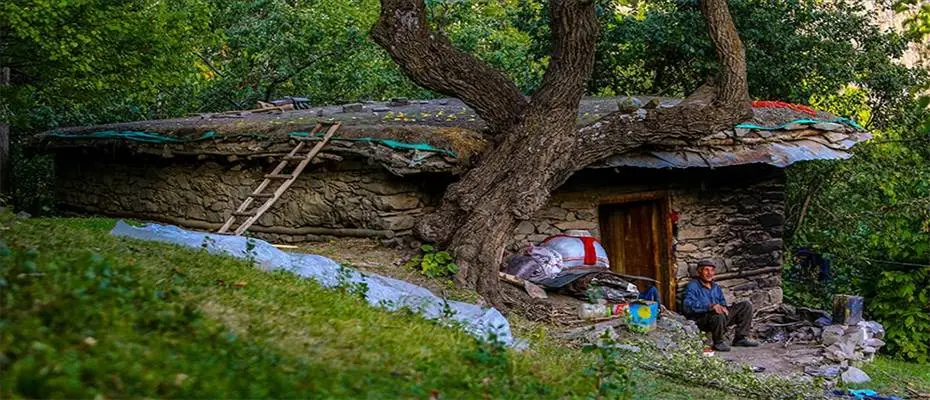 Van'da doğaseverler doğal güzellikleriyle ilgi çeken Demirkazık köyünü gezdi