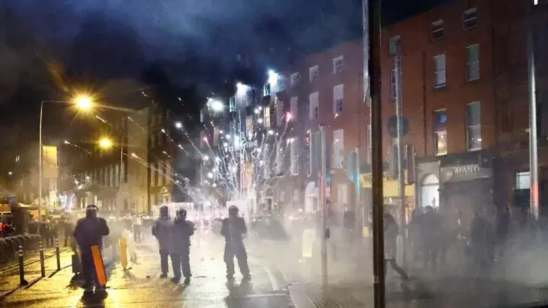 Çocukların bıçaklanmasının ardından Dublin’de ayaklanma
