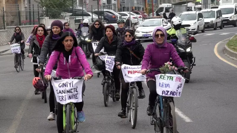 Diyarbakır’da kadınlar şiddete dikkat çekmek için pedal çevirdi