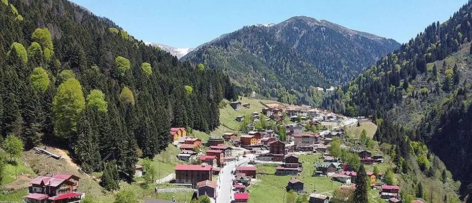 Doğa turizminin gözde mekanlarından Ayder Yaylası kar tatili sevenleri ağırlıyor