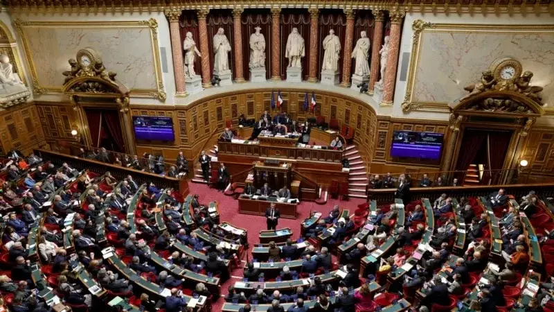 Fransa’da yeni Göç Yasası Senato’dan “sertleştirilerek” geçti