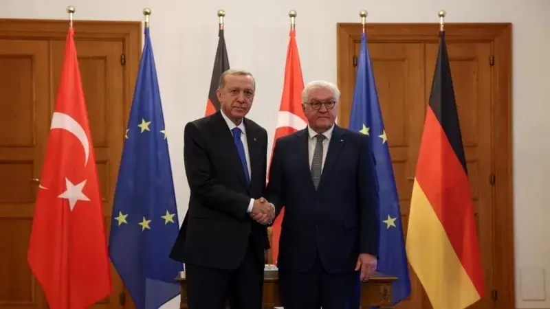 İlk olarak Almanya Cumhurbaşkanı Steinmeier ile biraraya geldi