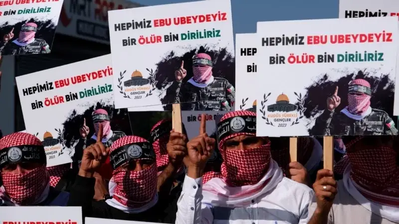 Üsse yürüyen gruba polis müdahale etti