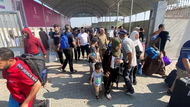 İsrail saldırılarını yoğunlaştırırken Gazze'den Mısır'a ilk tahliyeler yapıldı