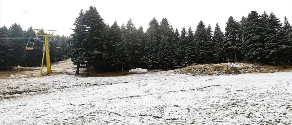 Uludağ'da mevsimin ilk karının düşmesi turizmcilerin beklentisini yükseltti