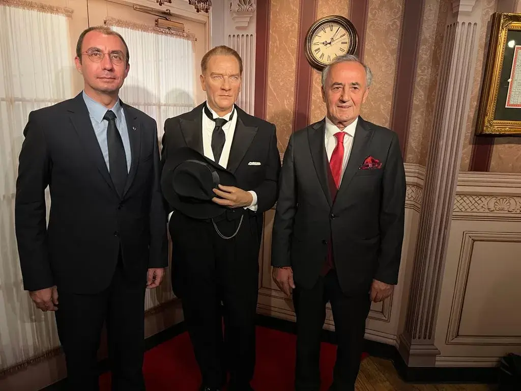 Atatürk'ün balmumu heykeli, Berlin'de ziyarete açıldı