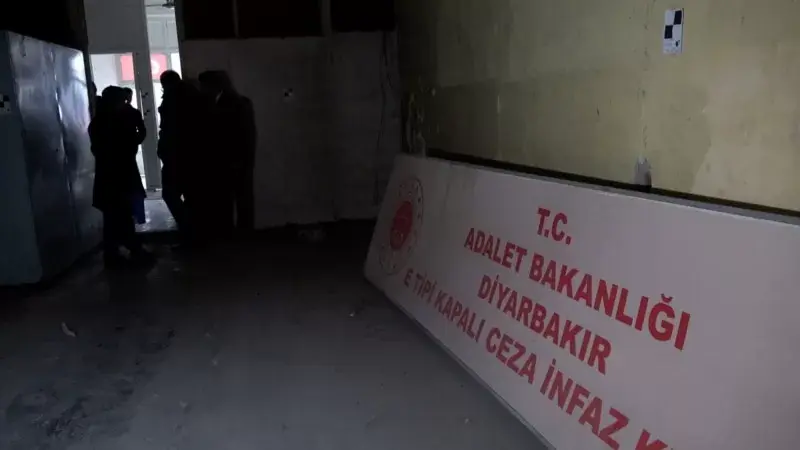 Kültür Bakanlığı’ndan bir ilk; 12 Eylül döneminde işkencelerle anılan Diyarbakır Cezaevi mahkumlarıyla görüştü