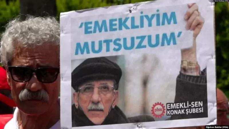 Ekonomide asgari ücret ve emekli maaşlarında kemer sıkılıyor