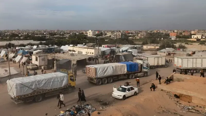 İsrailli rehineler ve Filistinli siviller için yardım Gazze sınırına ulaştı