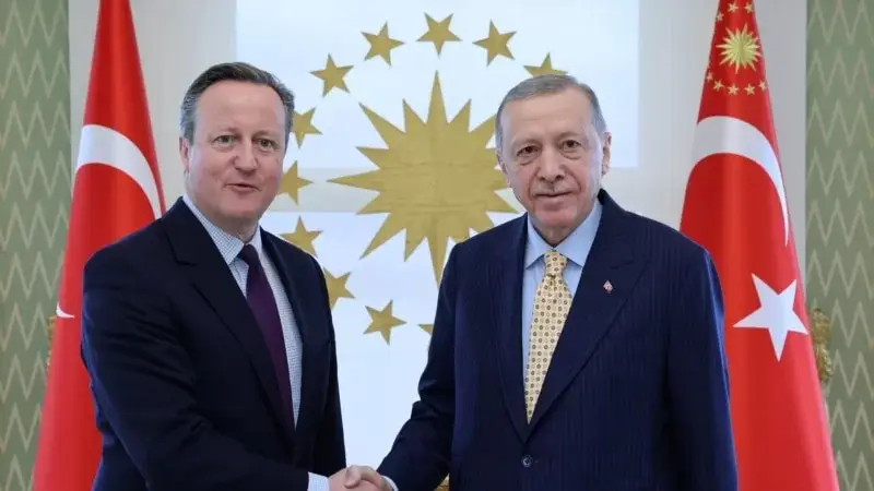 İstanbul’a giden İngiltere Dışişleri Bakanı Cameron Gazze'de ateşkes için Erdoğan ve Fidan ile görüştü