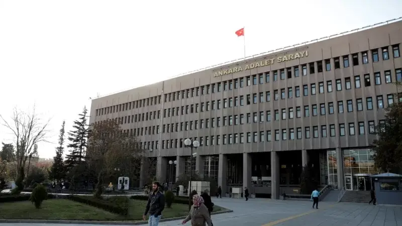“Milliyetçi” paylaşımlar yapmakla suçlanan gazeteciler tutuksuz yargılanacak