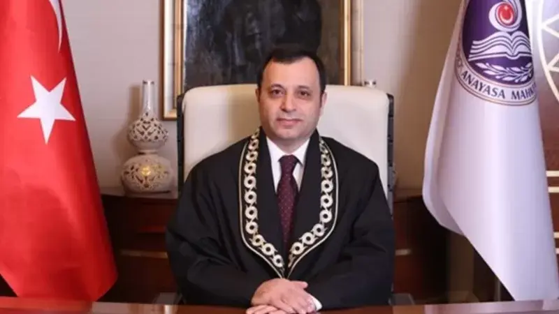 “AYM kararlarına uymak anayasal zorunluluk”