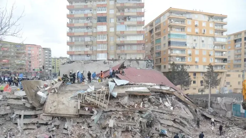 “Diyarbakır'da kamu görevlileri neden depremle ilgili soruşturmalara ve davalara dahil edilmiyor?”
