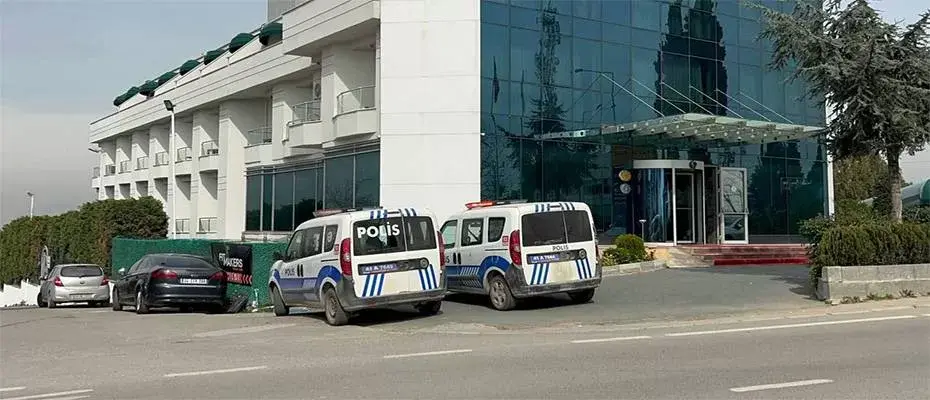 Yabancı turist otel odasında ölü bulundu