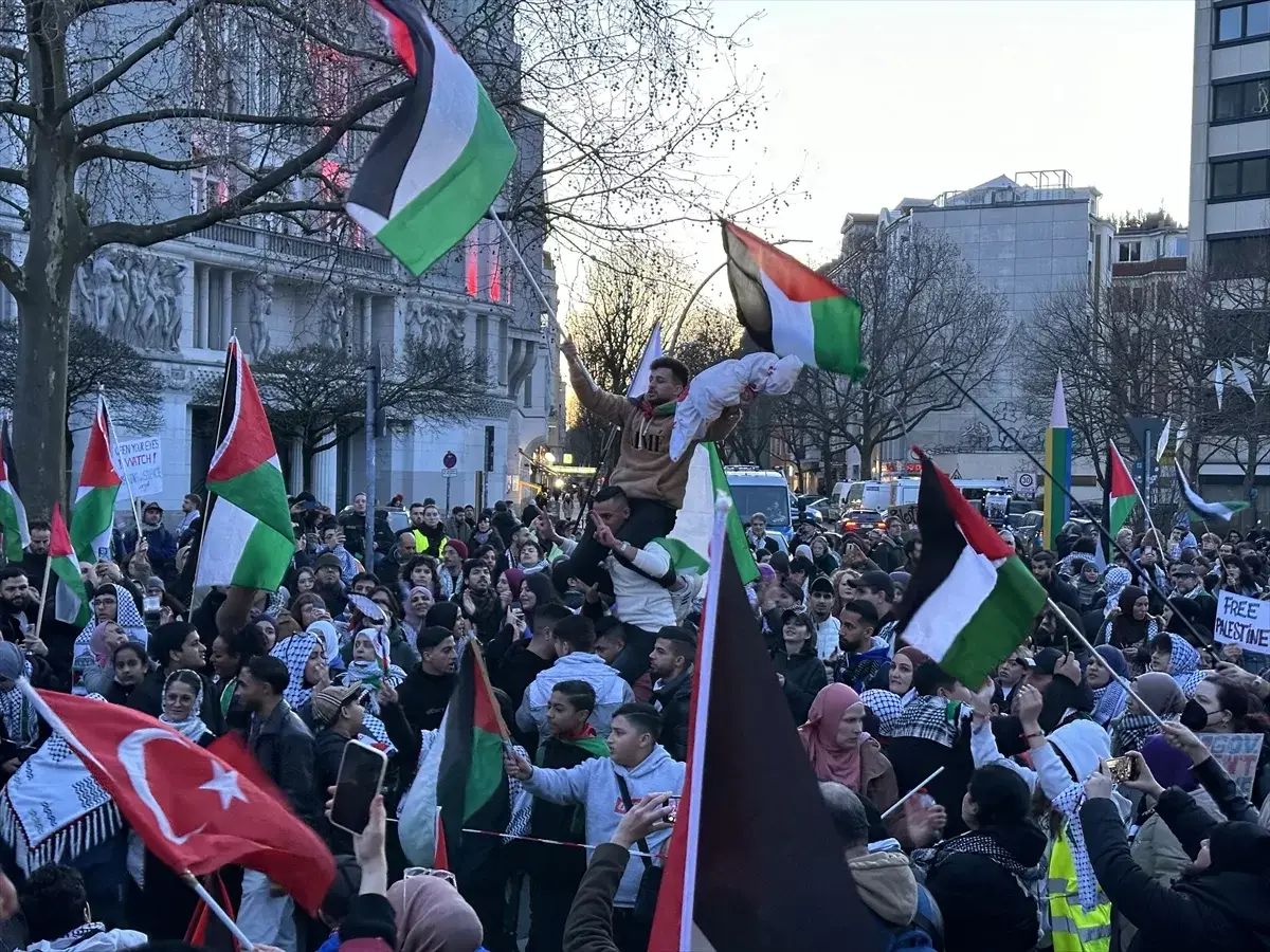Almanya’da Filistin ile dayanışma yürüyüşü yapıldı