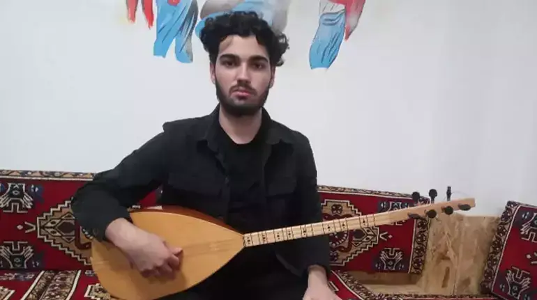 Bağlama sevdalısı Azad Çiçek Almanya’da birinci oldu