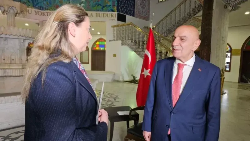 “Kendisi ve Ankaralı suyu neden pet şişeden içiyor?”