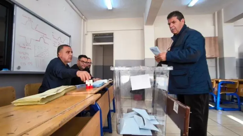 Türkiye, yerel yöneticilerini belirlemek için sandık başında