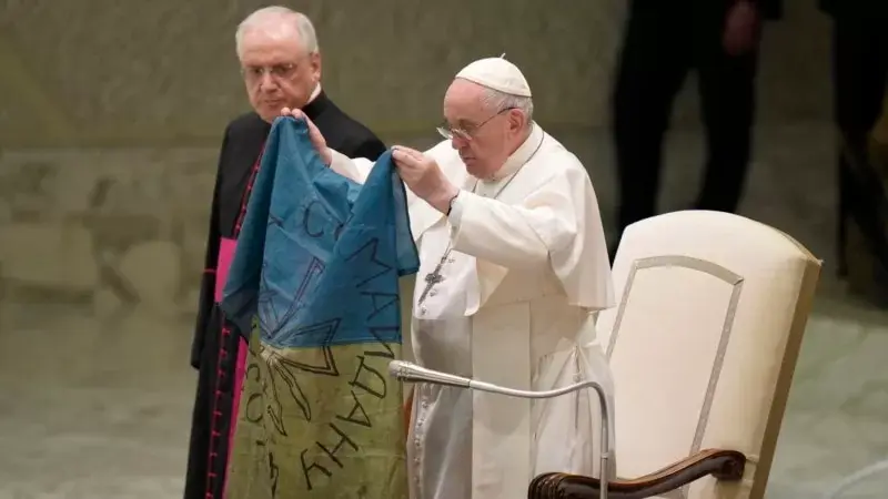 Ukrayna’dan Papa Francis'e ‘beyaz bayrak’ tepkisi: “Bayrağımız sarı mavidir”