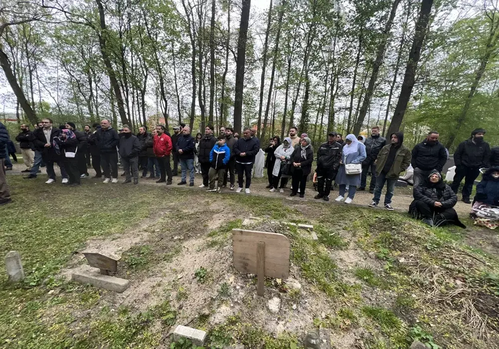 Almanya`da Arife gününde toplu kabir ziyaret yapıldı