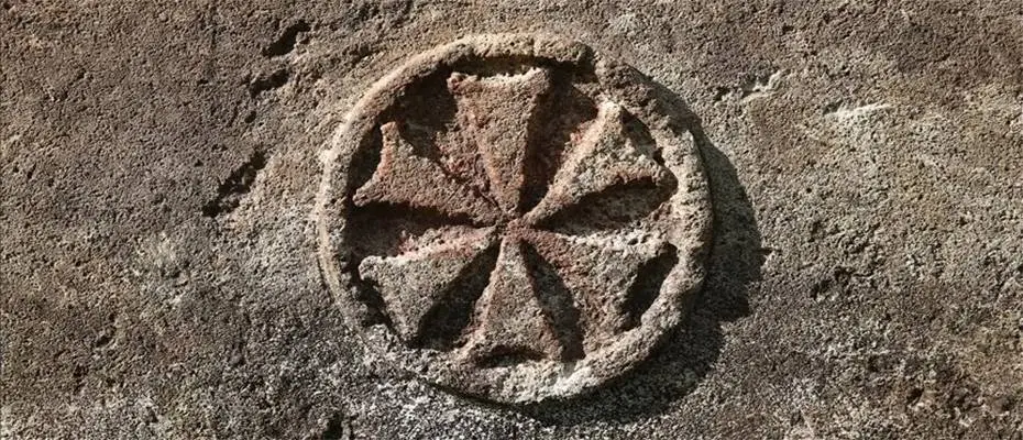 Diyarbakır'da üzerinde Malta Haçı bulunan Roma dönemine ait lahit bulundu
