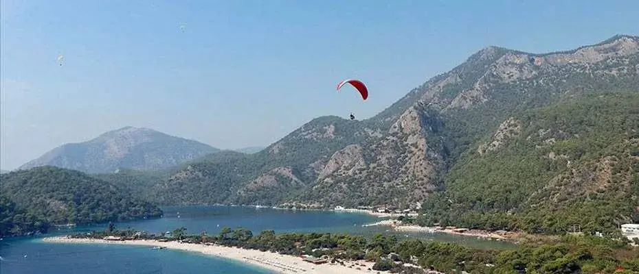 Bayram tatilinde Babadağ'dan 4 bin 53 kişi yamaç paraşütüyle uçtu