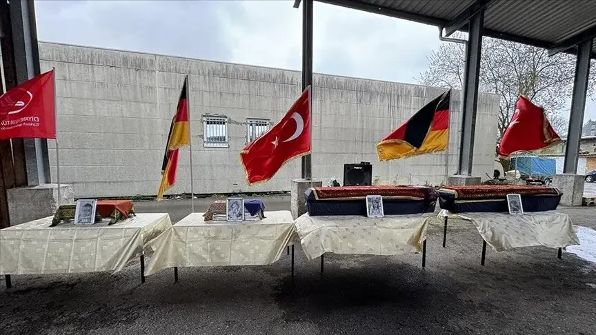 Almanya`da yangında ölen 4 kişilik ailenin cenaze namazı kılındı