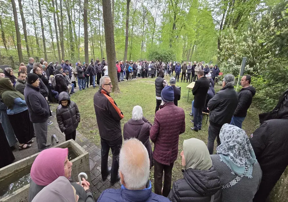 Arife günü Nürnberg’de güney kabristanı doldu taştı