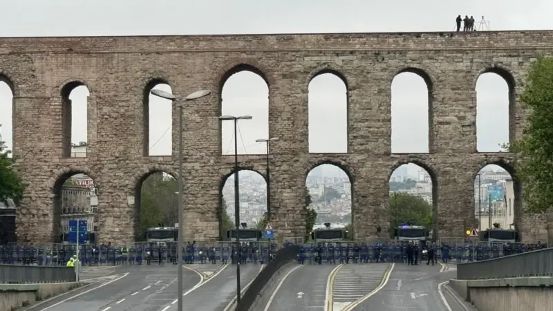 Polis, Saraçhane'den Taksim Meydanı'na yürüyüşe izin vermedi