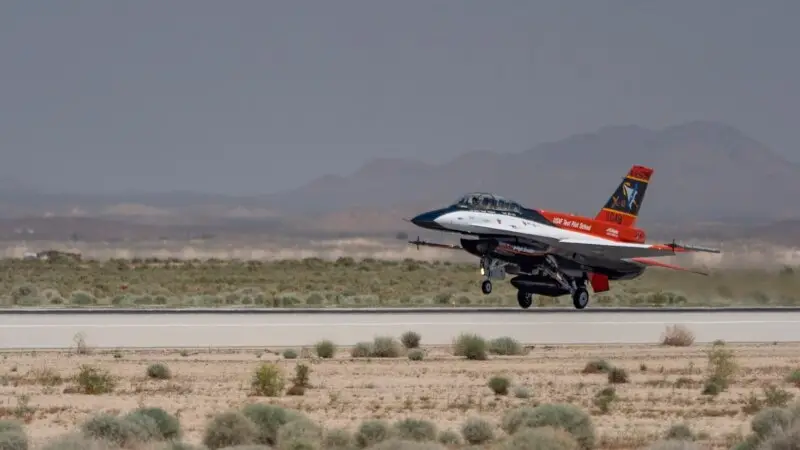 ABD Hava Kuvvetleri Genel Sekreteri ilk yapay zeka donanımlı F-16 savaş uçağıyla uçtu