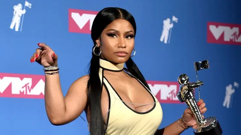 ABD'li şarkıcı Nicki Minaj Amsterdam'da havalimanında gözaltına alındı