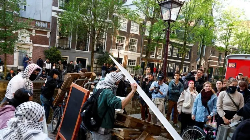 Amsterdam'daki Filistin yanlısı protesto, öğrenci mitinginin durdurulmasının ardından şiddete dönüştü