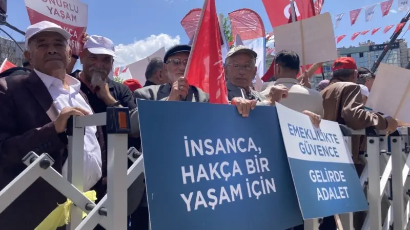 Emekliler “ikinci bahar” koşullarında bir yaşam talebiyle Ankara'da toplandı