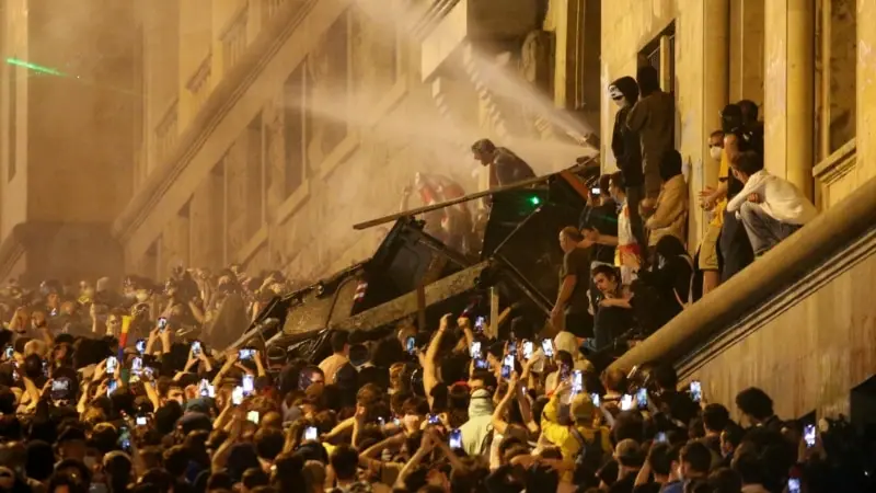 Gürcistan’da “yabancı ajan” yasa tasarısı protestoları