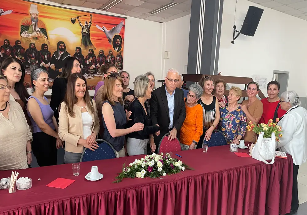 Merdan Yanardağ Almanya`da büyük ilgi gördü