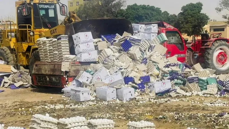 Gazze’ye gidecek gıdalar güneş altında çürüyor