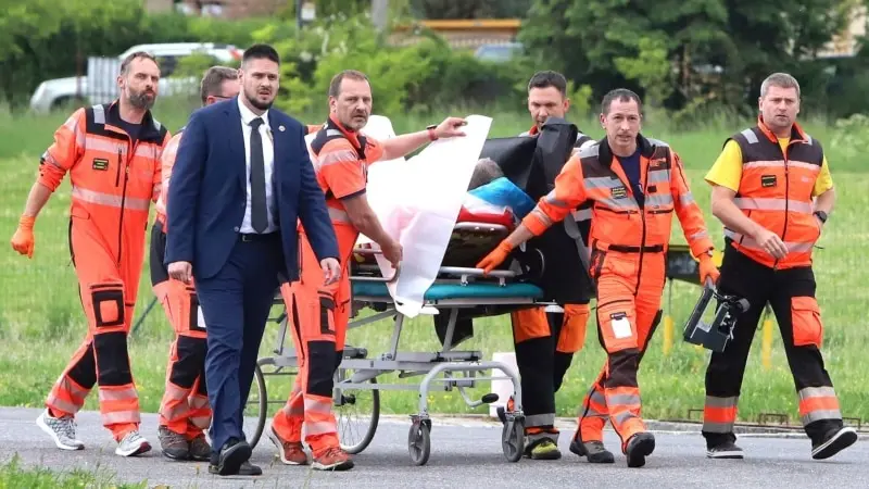 Slovakya Başbakanı’na yapılan silahlı saldırıda tek başına hareket eden “yalnız kurt” suçlanıyor
