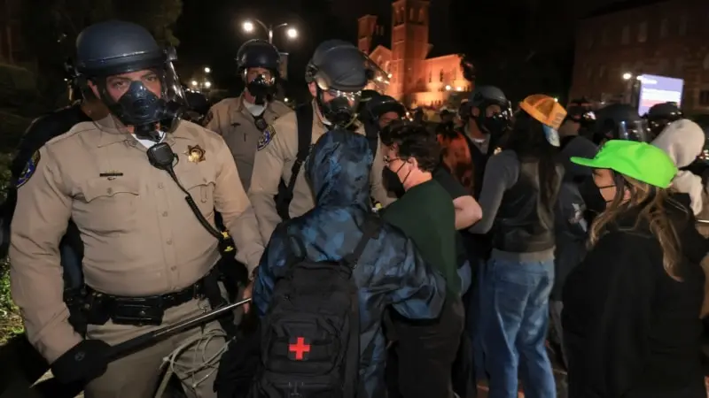 UCLA'daki Gazze Savaşı protestoları karşıt grupların şiddet dozu yüksek kavgasına dönüştü