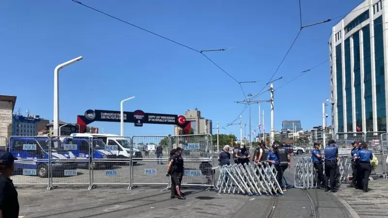 Valilik kararıyla yasaklanan İstanbul Trans Onur Yürüyüşü’ne yoğun güvenlik önlemleri damga vurdu