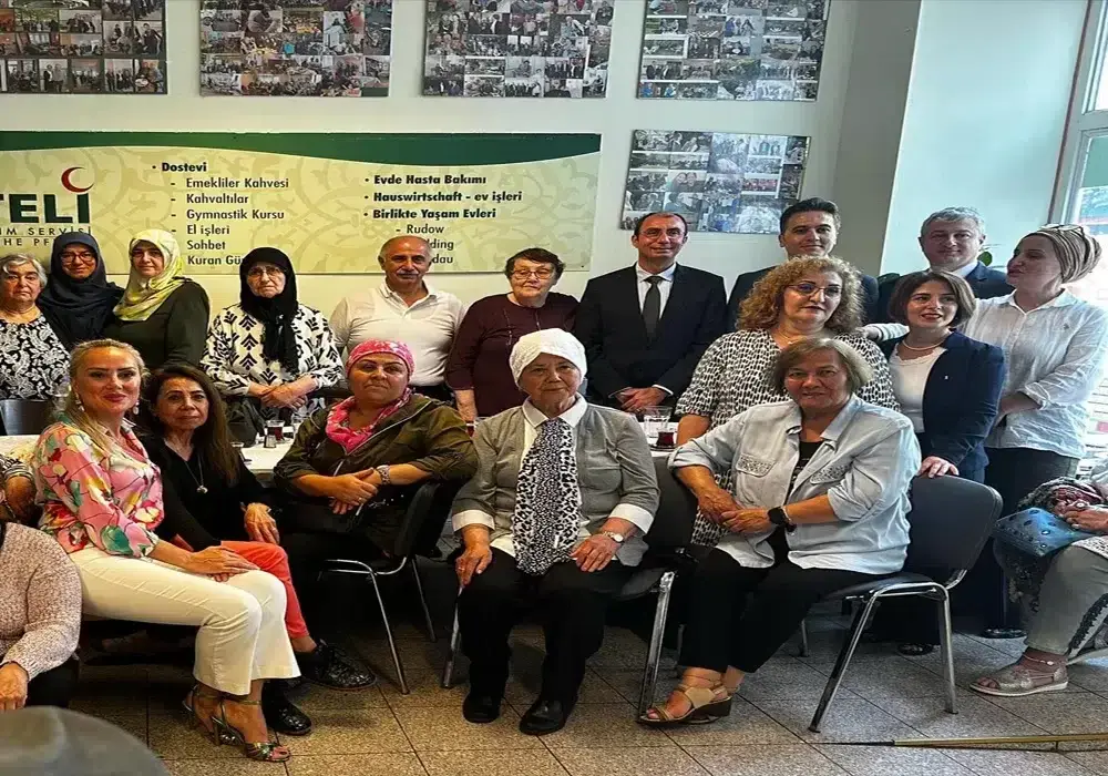 Berlin Dosteli’nden Birinci Nesille Bayramlaşma