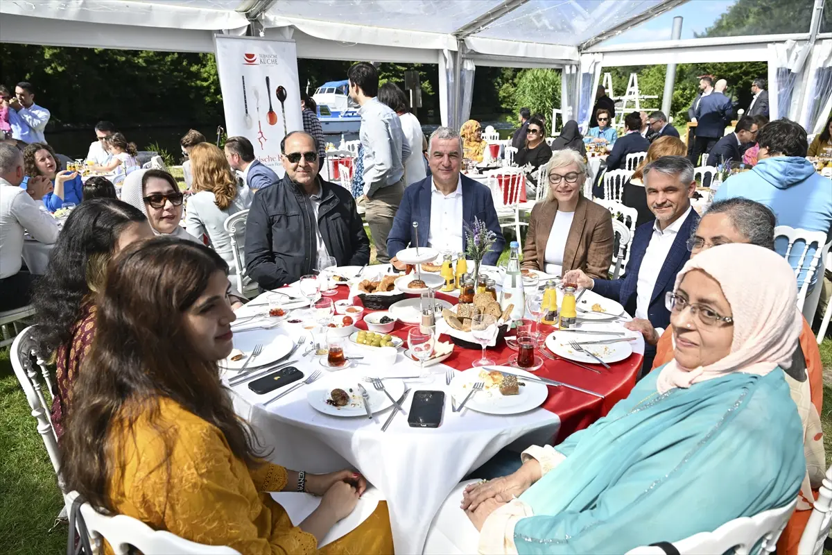 Berlin`de Türk kahvaltısı tanıtıldı