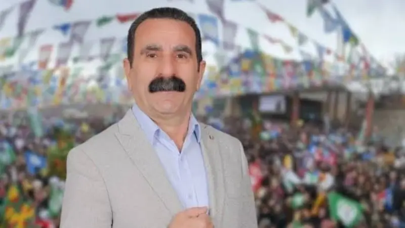DEM Partili Hakkari Belediye Eş Başkanı Akış gözaltına alındı, yerine kayyum atandı