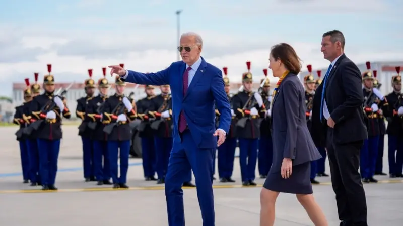 Biden, Ukrayna lideri Zelenski'yle Normandiya’da görüşecek